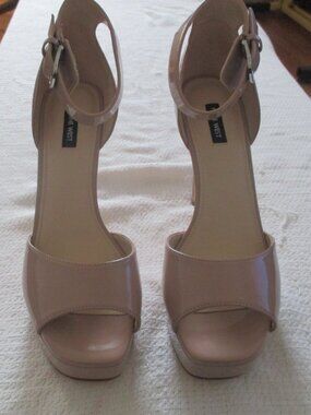 Nine West Size 11 tan Platform heels